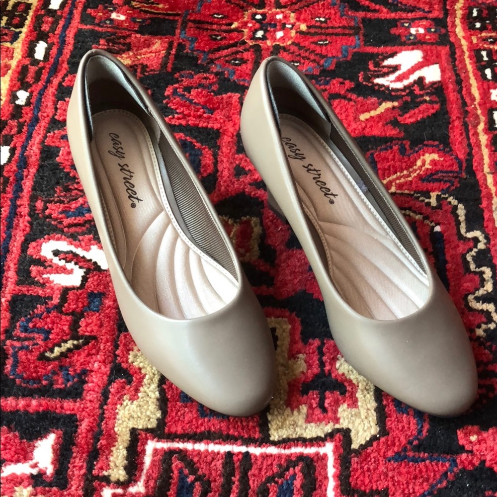 Easy Spirit Tan Flats Timeless Comfort